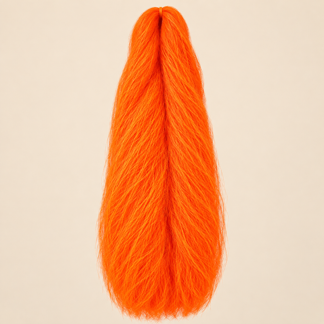 Jumbo Braid 100% Kanekalon SuperBraid kleur Orange feloranje, 60 cm, 85 gram op beige achtergrond