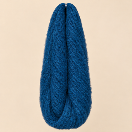 Jumbo Braid 100% Kanekalon SuperBraid kleur F-22 Dark Blue donkerblauw, 60 cm, 85 gram op beige achtergrond
