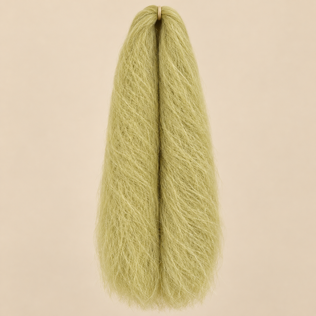 Jumbo Braid 100% Kanekalon SuperBraid kleur 613 lichtblond, 60 cm, 85 gram op beige achtergrond