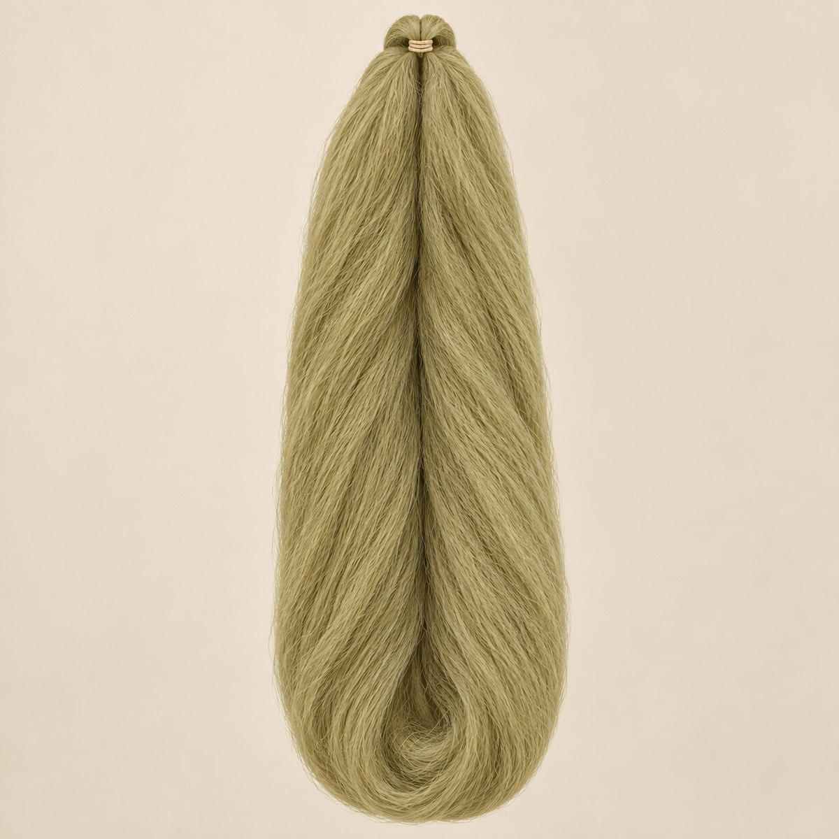 Jumbo Braid 100% Kanekalon SuperBraid kleur 24 donkerblond, 60 cm, 85 gram op beige achtergrond