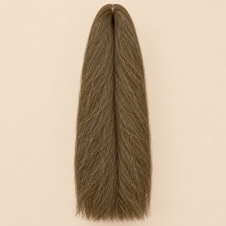 Jumbo Braid 100% Kanekalon SuperBraid kleur 12 asbruin, 60 cm, 85 gram op beige achtergrond