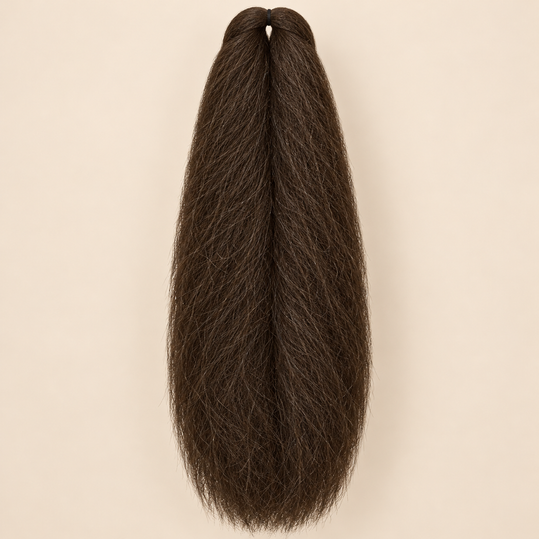 Jumbo Braid 100% Kanekalon SuperBraid kleur 8 middelbruin, 60 cm, 85 gram op beige achtergrond
