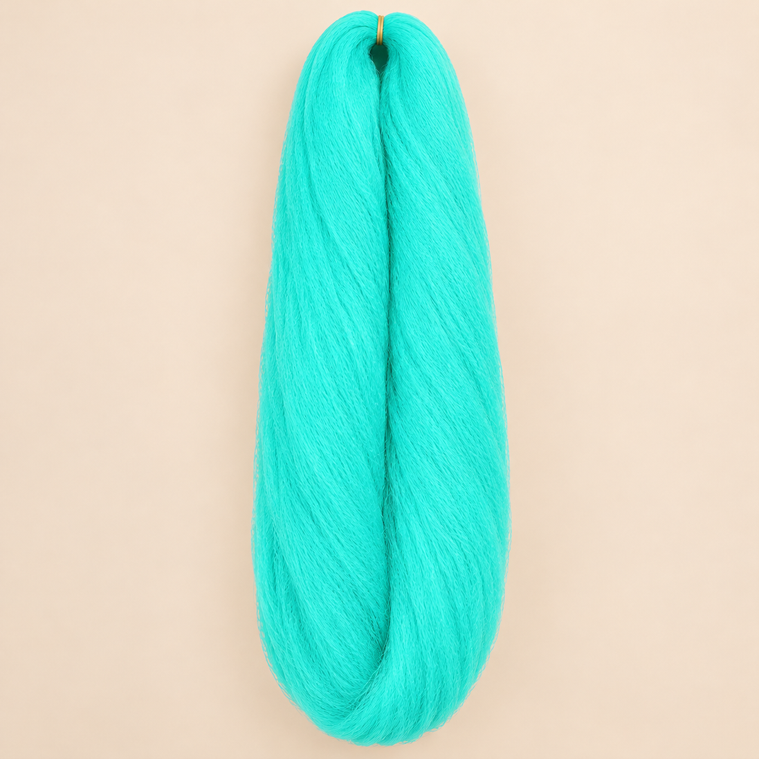 Jumbo Braid 100% Kanekalon SuperBraid kleur F-14 Light Blue turquoise, 60 cm, 85 gram op beige achtergrond