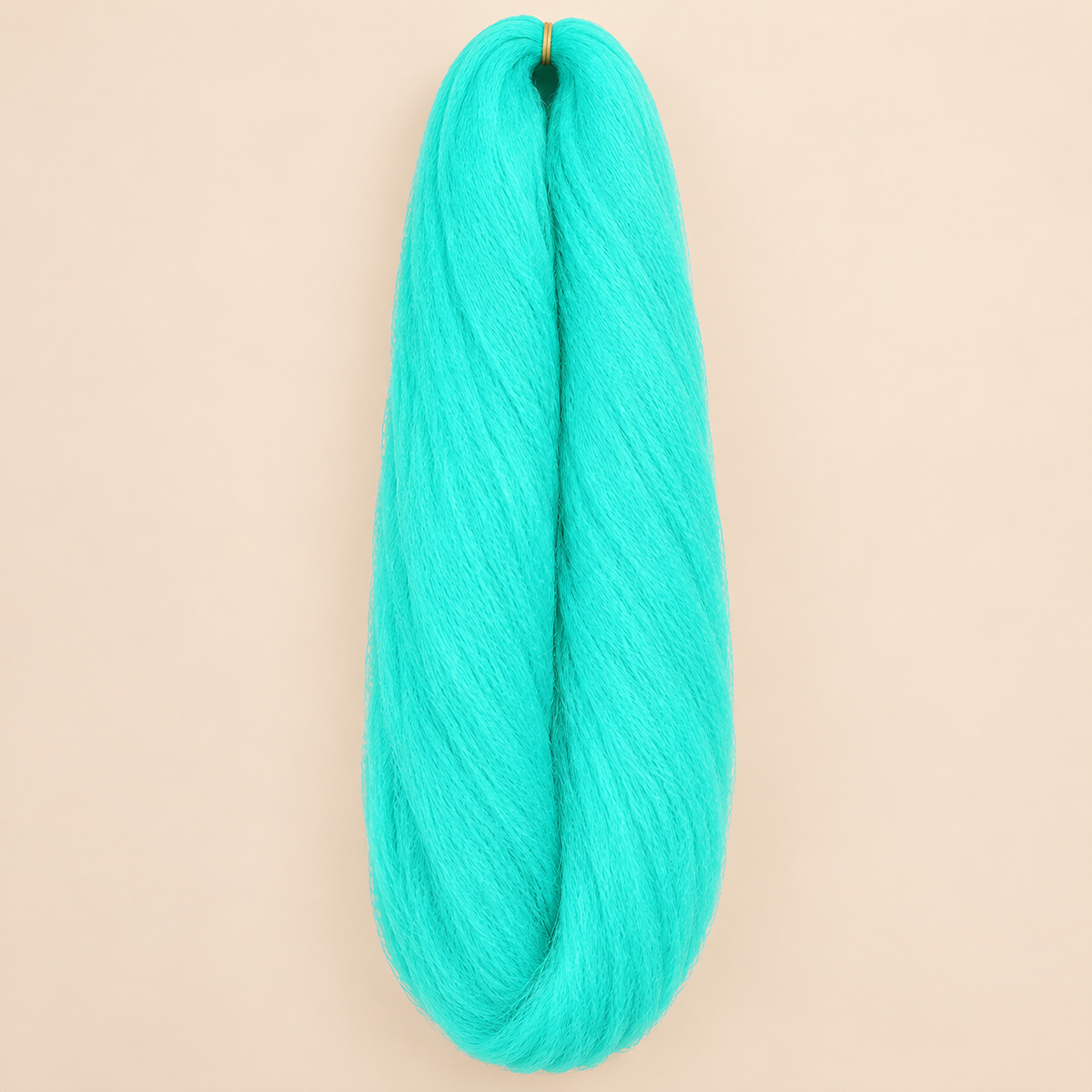 Jumbo Braid 100% Kanekalon SuperBraid kleur F-14 Light Blue turquoise, 60 cm, 85 gram op beige achtergrond