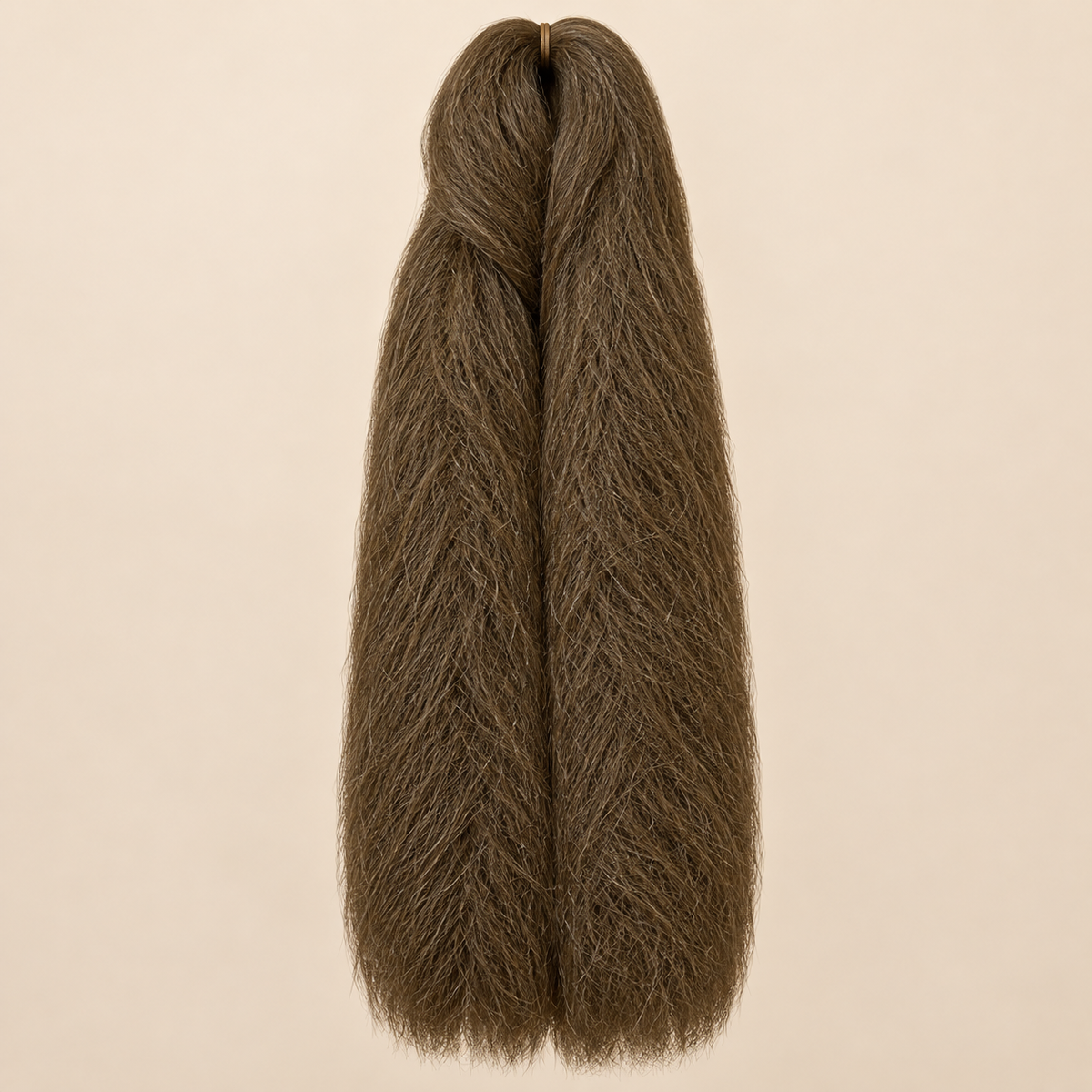 Jumbo Braid 100% Kanekalon SuperBraid kleur 118 lichtbruin, 60 cm, 85 gram op beige achtergrond