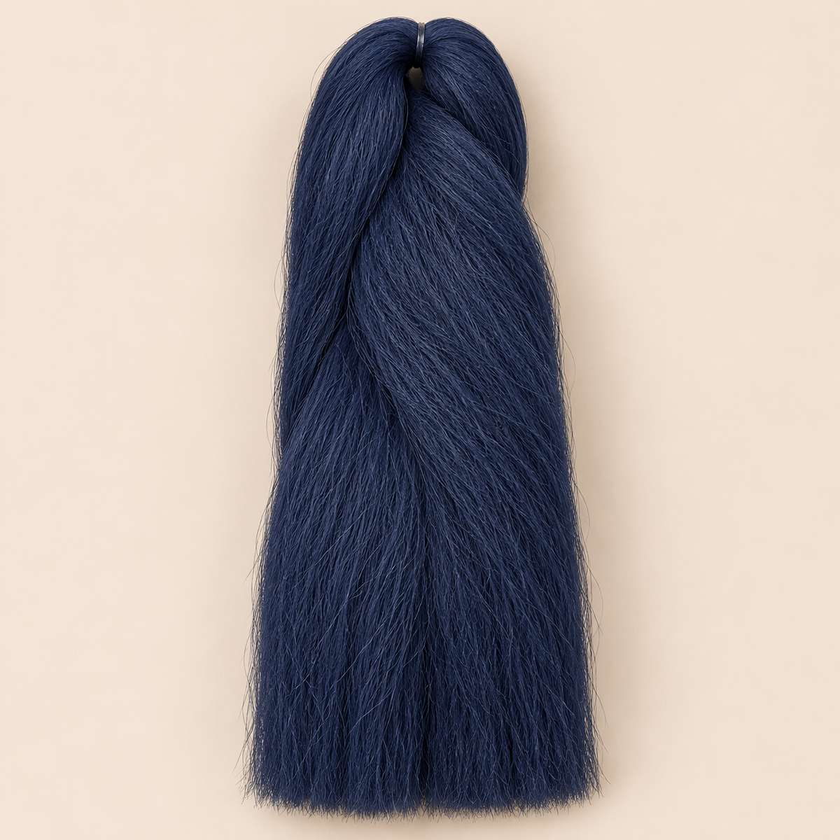 Jumbo Braid BraidOrDie 60 cm – Oxford Blue donkerblauw op beige achtergrond