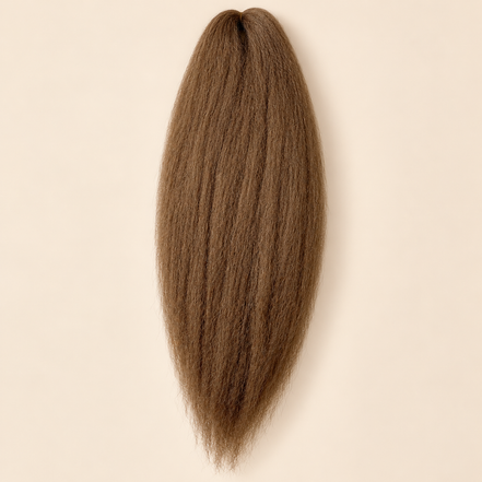 Jumbo Braid Pre-Stretched BraidOrDie 70 cm – 10 middenbruin op beige achtergrond
