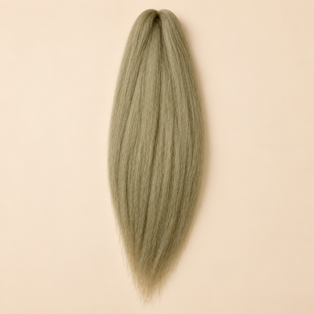 Jumbo Braid Pre-Stretched BraidOrDie 70 cm – 16 asblond op beige achtergrond