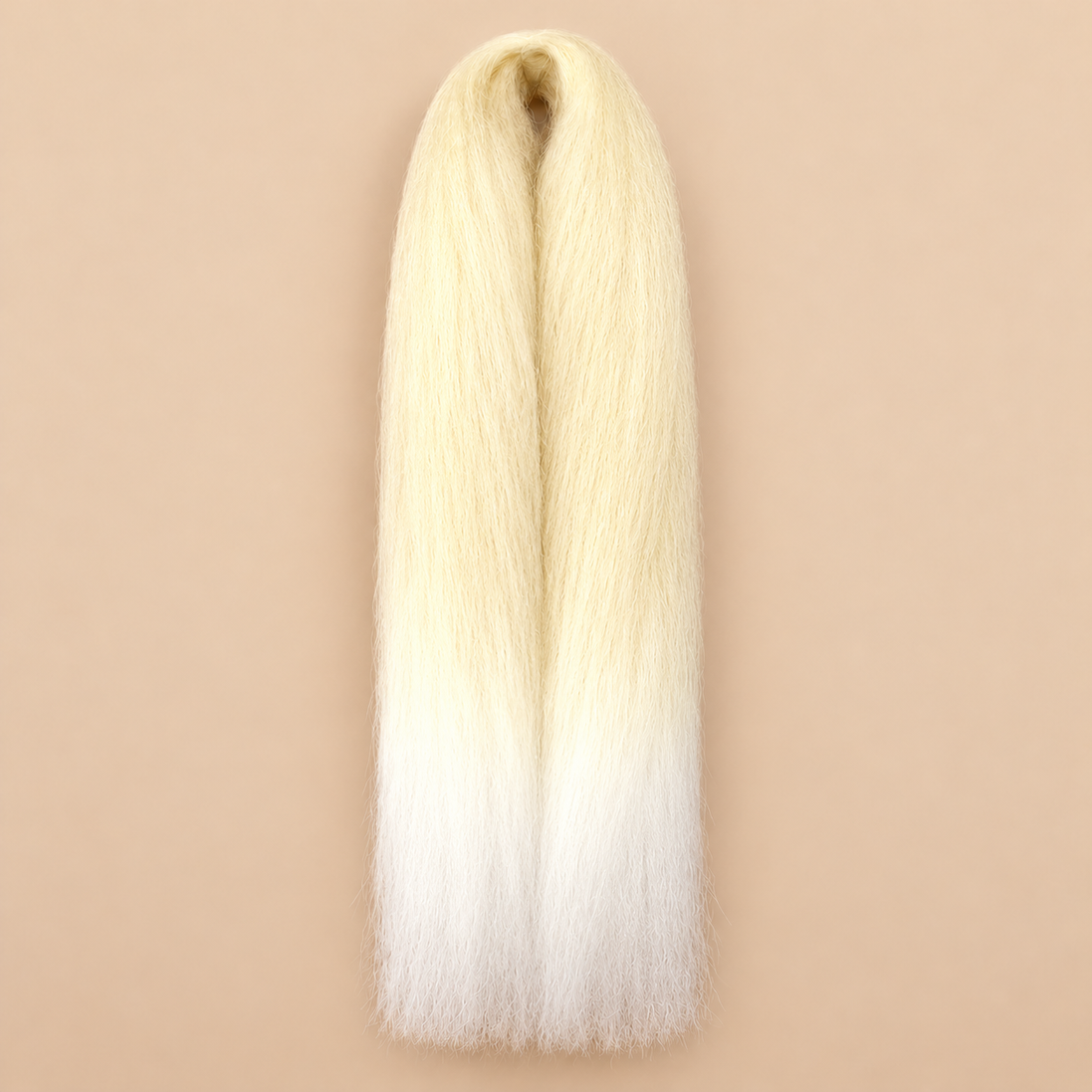 Jumbo Braid BraidOrDie 60 cm – T613/White lichtblond-wit op beige achtergrond