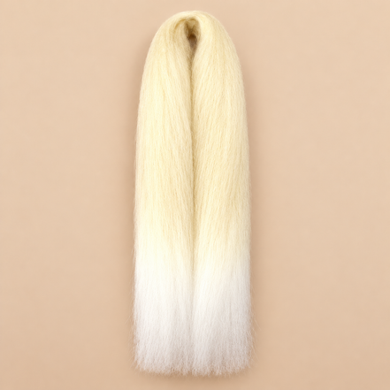 Jumbo Braid BraidOrDie 60 cm – T613/White lichtblond-wit op beige achtergrond