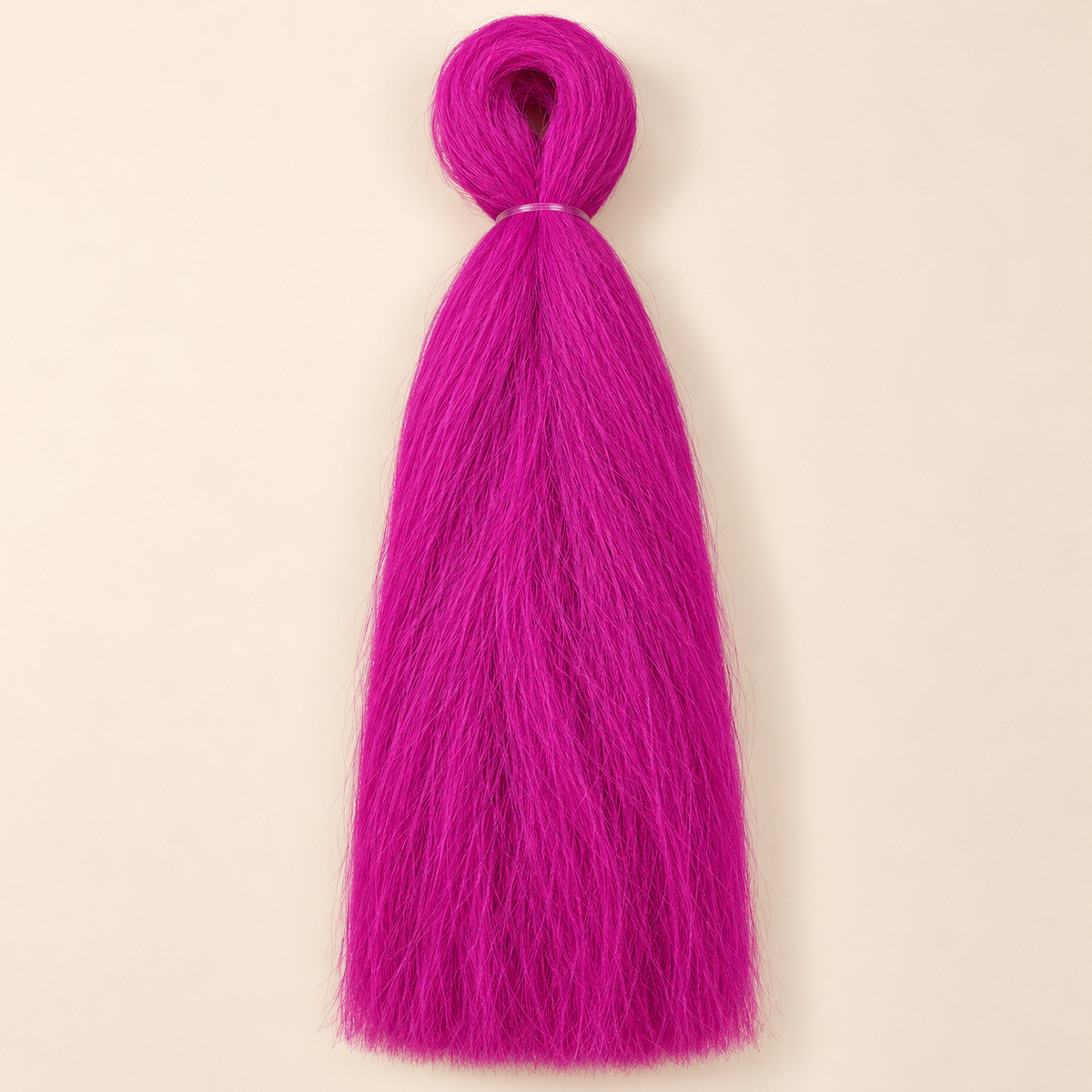Jumbo Braid BraidOrDie 60 cm – Magenta felroze op beige achtergrond