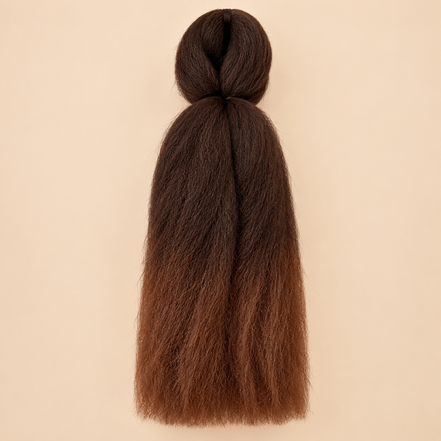 Jumbo Braid BraidOrDie 60 cm – T4/8 donkerbruin-warmbruin op beige achtergrond