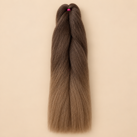 Jumbo Braid BraidOrDie 60 cm – T6/12 middenbruin-lichtbruin op beige achtergrond