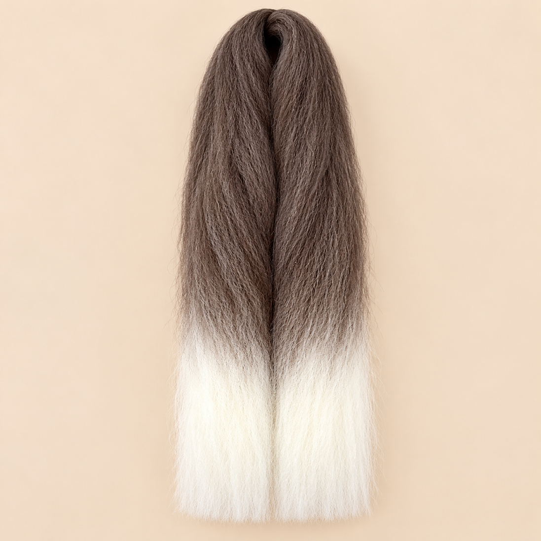 Jumbo Braid BraidOrDie 60 cm – T6/White bruin-wit op beige achtergrond