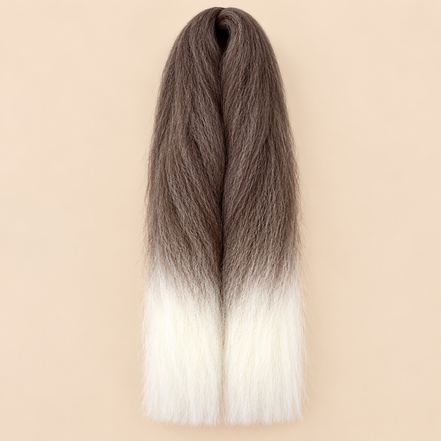 Jumbo Braid BraidOrDie 60 cm – T6/White bruin-wit op beige achtergrond