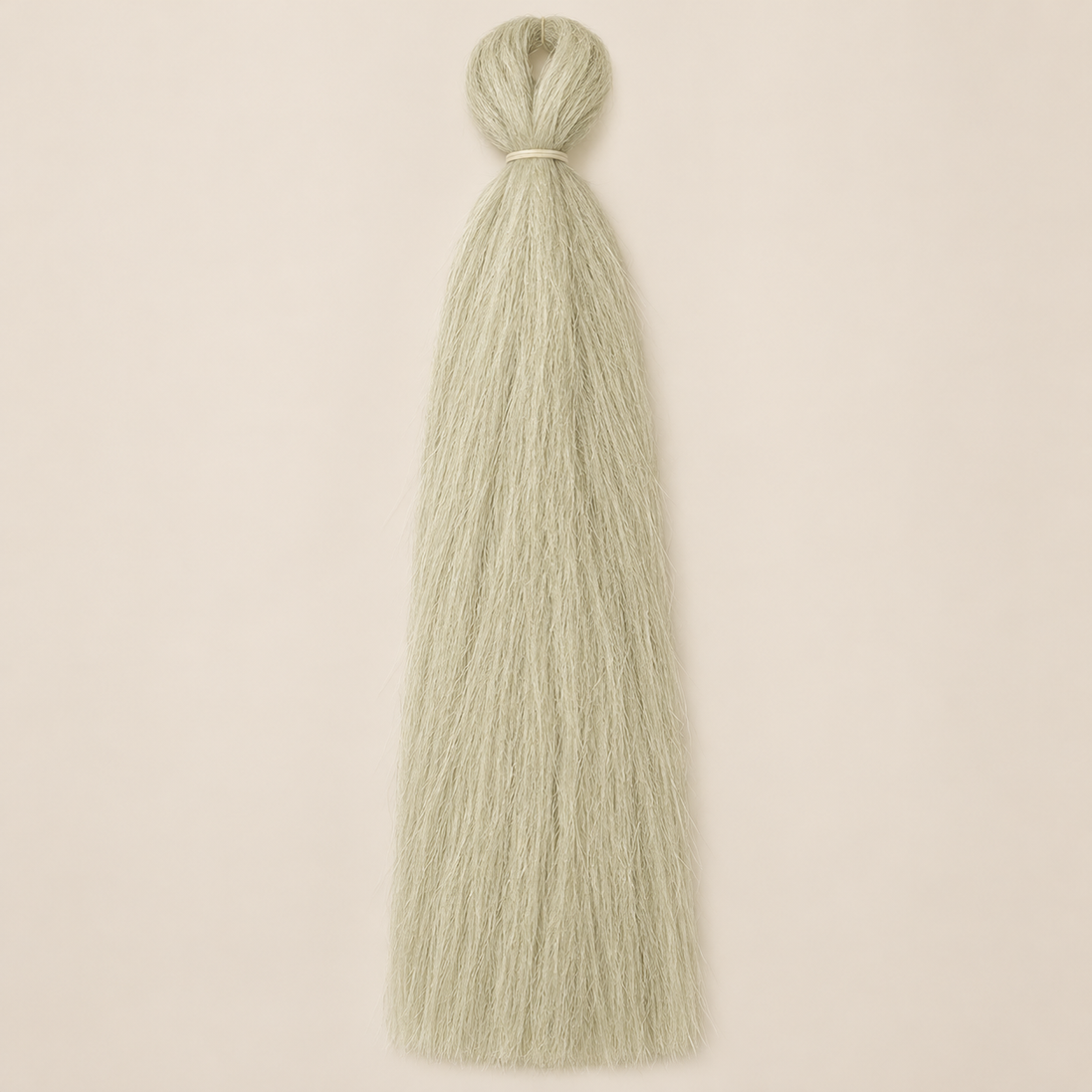 Jumbo Braid BraidOrDie 60 cm – Cold Platinum koel platinablond op beige achtergrond