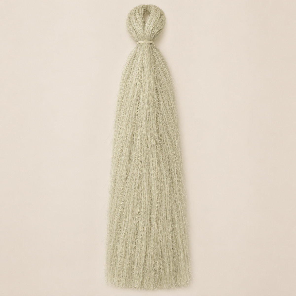 Jumbo Braid BraidOrDie 60 cm – Cold Platinum koel platinablond op beige achtergrond