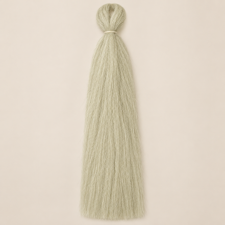 Jumbo Braid BraidOrDie 60 cm – Cold Platinum koel platinablond op beige achtergrond