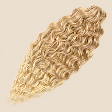Kate golvend invlechthaar 60 cm in honingblond-platinablond ombre (T27/613) op beige achtergrond