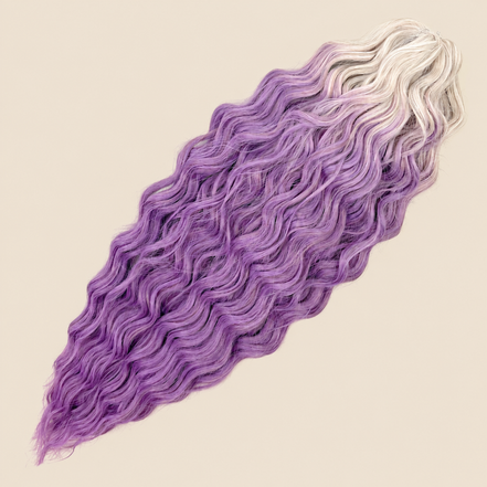 Kate golvend invlechthaar 60 cm in asblond-lila (TT-56C/LPURPLE1) op beige achtergrond
