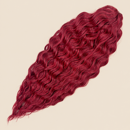 Kate golvend invlechthaar 60 cm in wijnrood (Wine Red6) op beige achtergrond