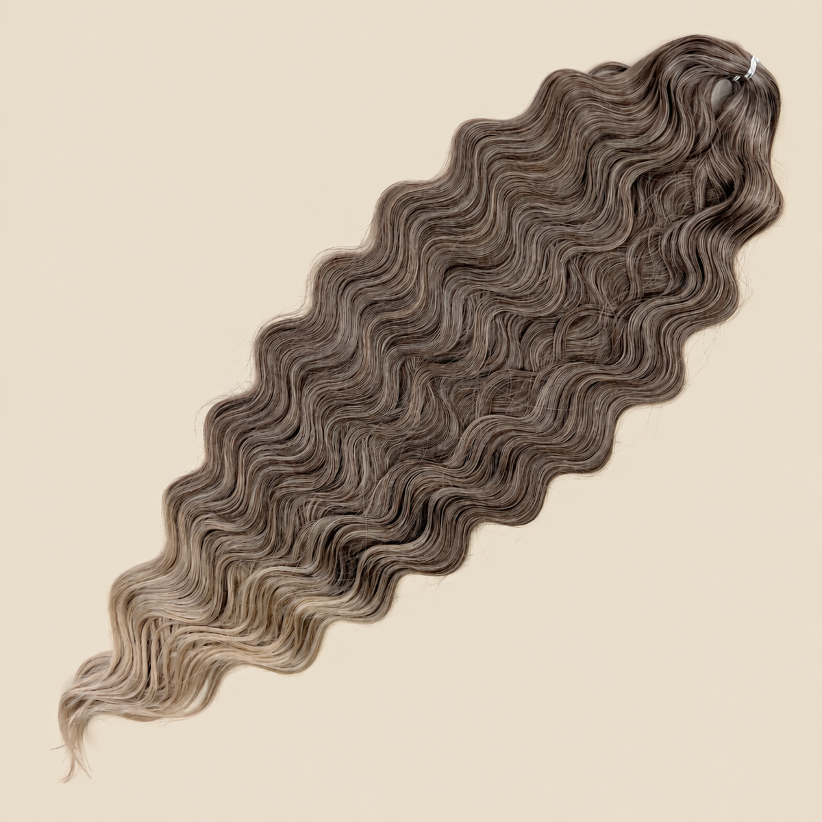 Lucy Golvend Invlechthaar 75 cm 300 g – bruin-asblond ombre (T4/56A) – De HaarBoetiek