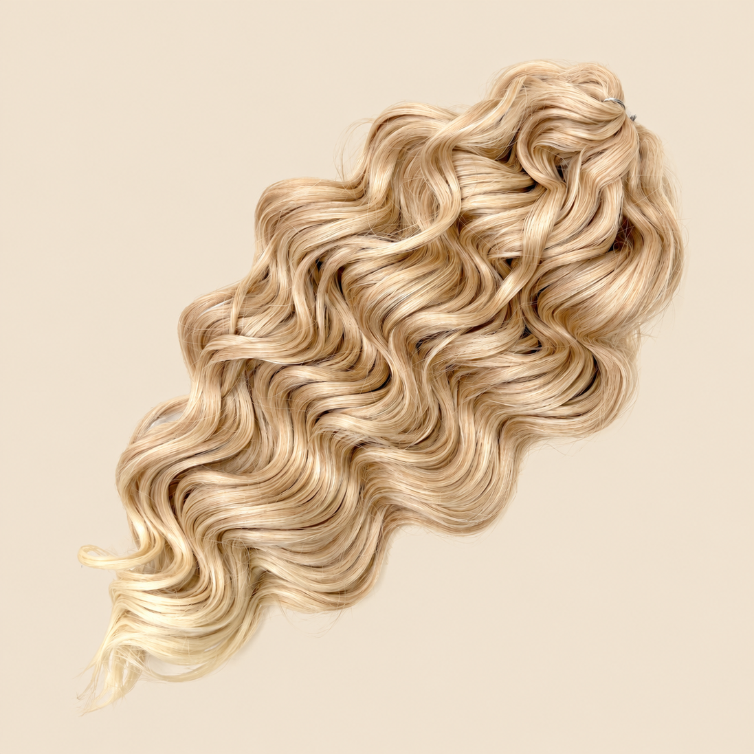 Manasi golvend invlechthaar 50 cm – 100 gram – T27/163 op beige achtergrond