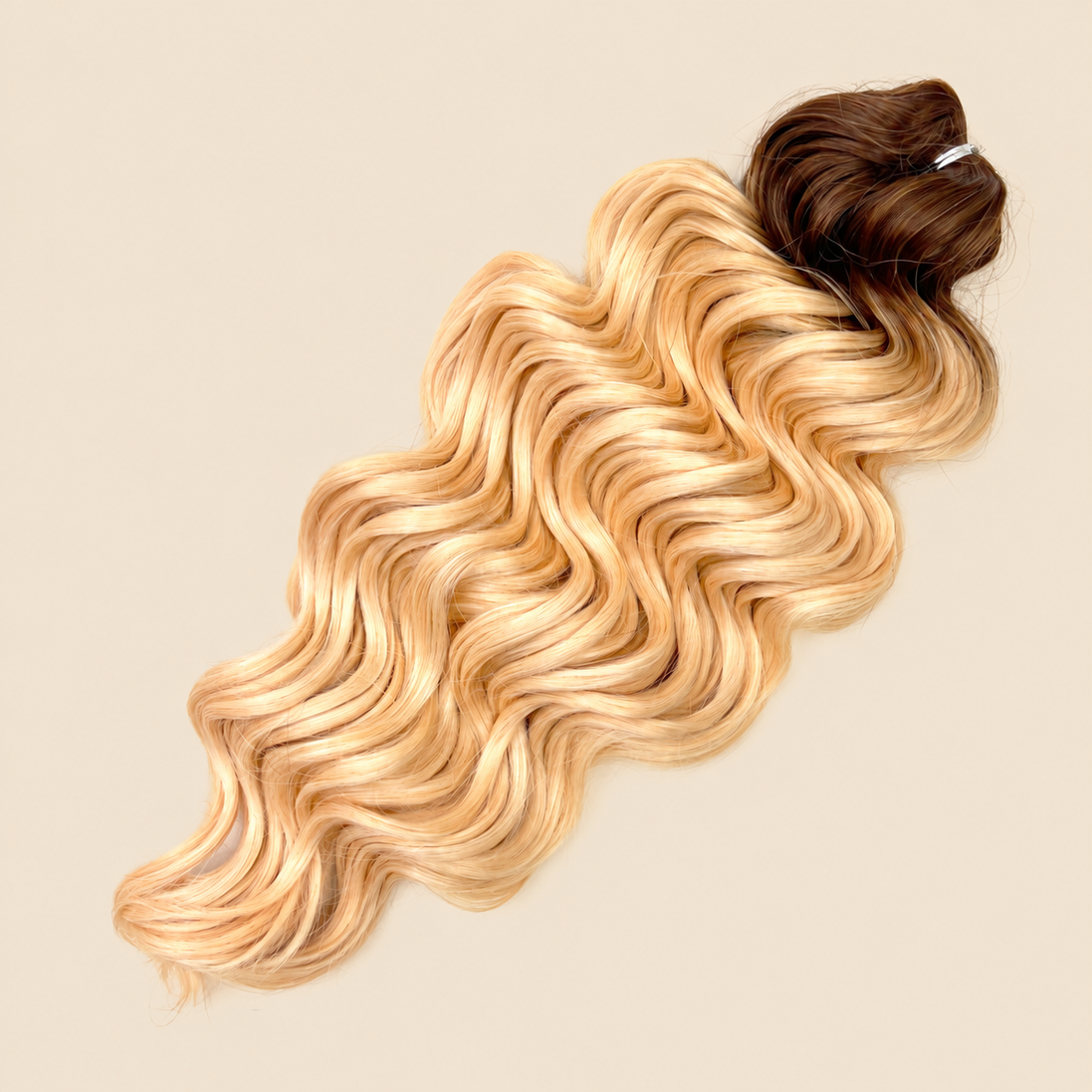 Manasi golvend invlechthaar 50 cm – 100 gram – TT-Linen(53) op beige achtergrond