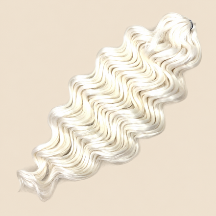 Manasi golvend invlechthaar 50 cm – 100 gram – White op beige achtergrond