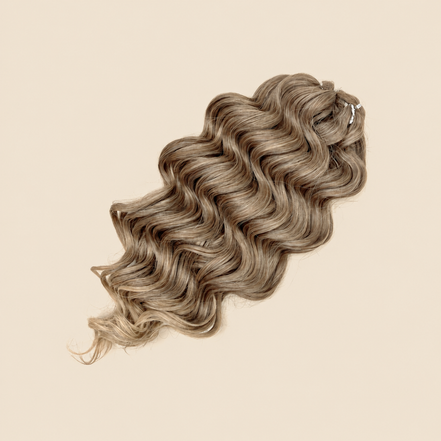 Manasi golvend invlechthaar 40 cm – 300 gram – T042 op beige achtergrond