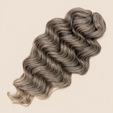 Manasi Golvend Invlechthaar 50 cm 100 g – bruin-asblond ombre (T4/56A) – De HaarBoetiek