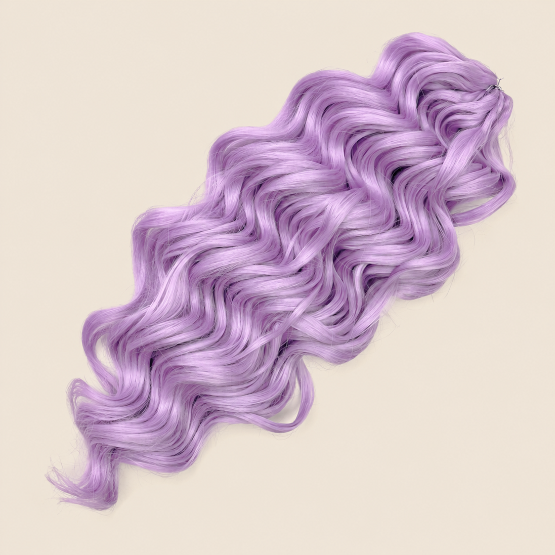 Manasi golvend invlechthaar 50 cm – 300 gram – CPurple6 op beige achtergrond