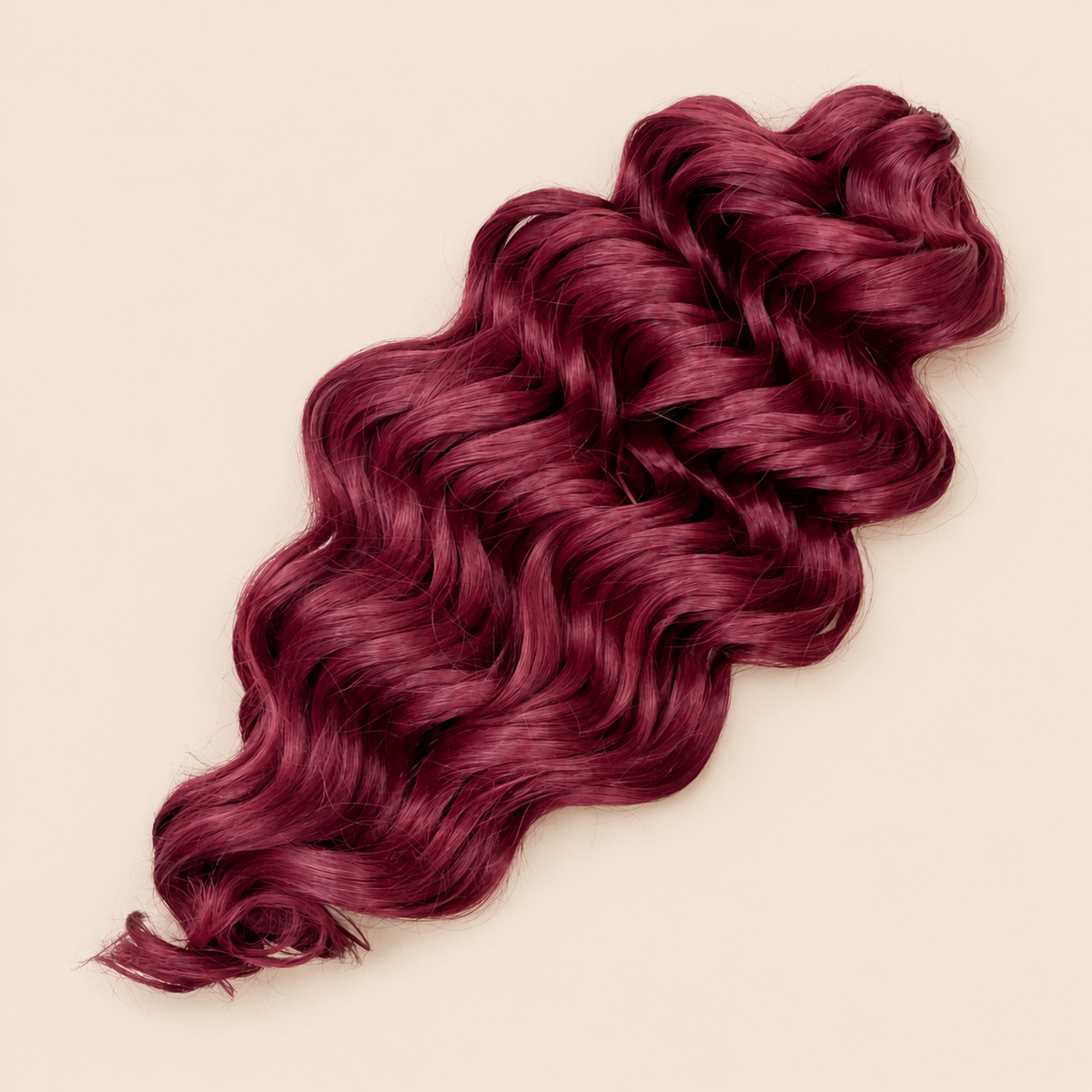 Manasi golvend invlechthaar 50 cm – 300 gram – 530 op beige achtergrond