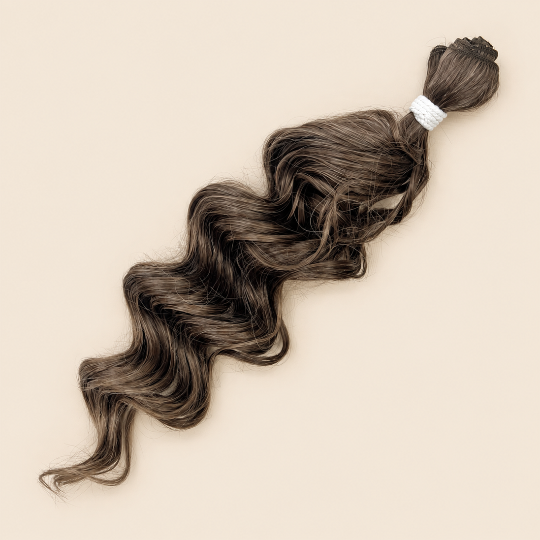 Manasi synthetische weave 50 cm – 100 gram – T10/14 op beige achtergrond