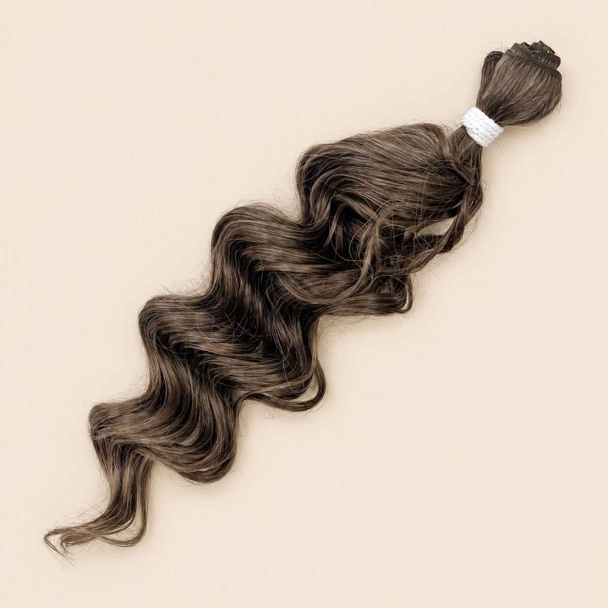 Manasi synthetische weave 50 cm – 100 gram – T10/14 op beige achtergrond