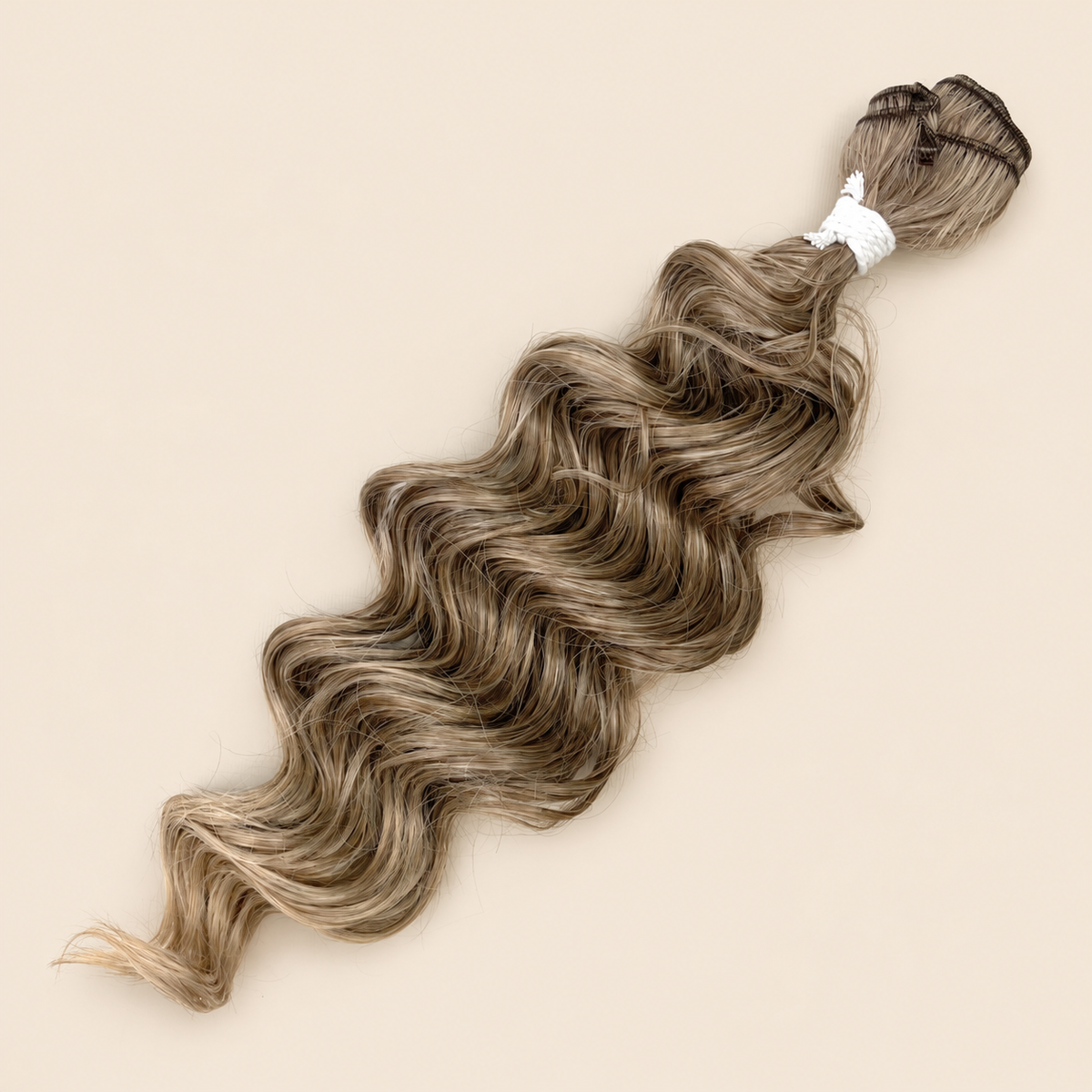 Manasi synthetische weave 50 cm – 100 gram – T6/613F op beige achtergrond