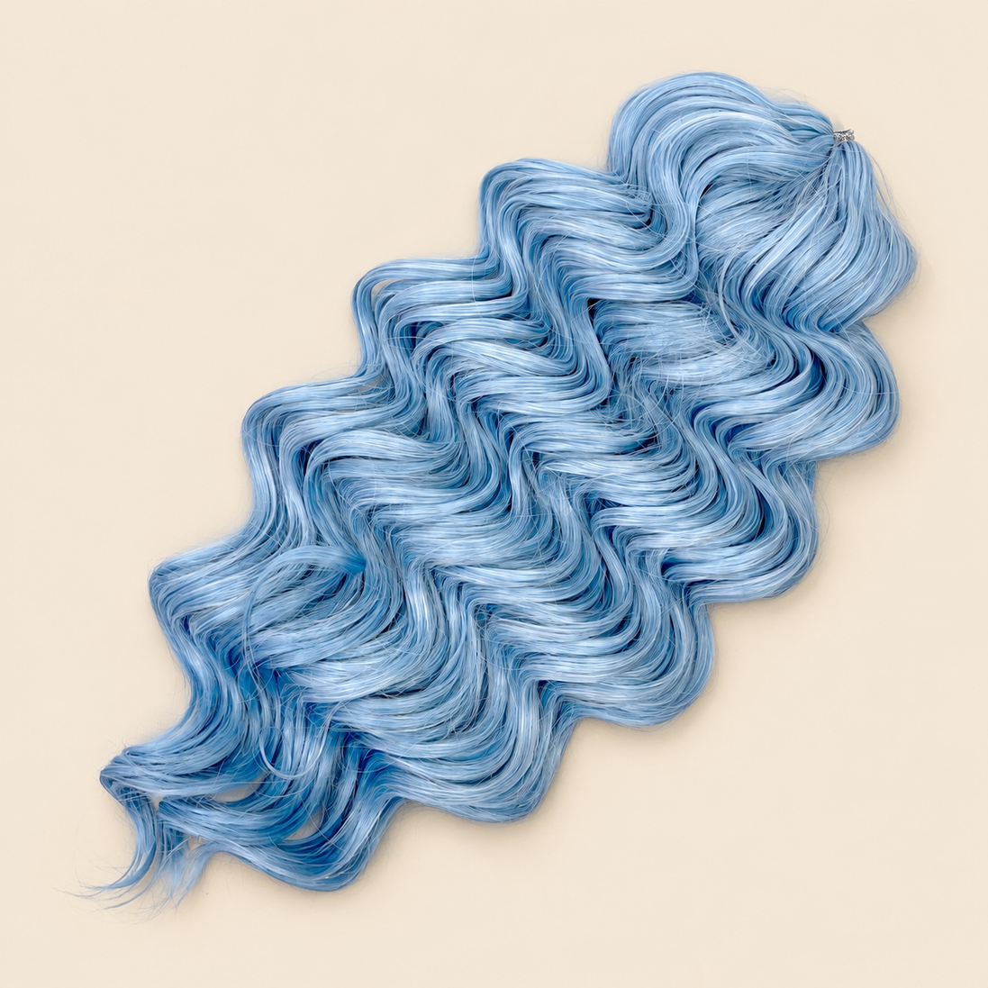 Manasi golvend invlechthaar 50 cm – 100 gram – T-LBlue11 op beige achtergrond