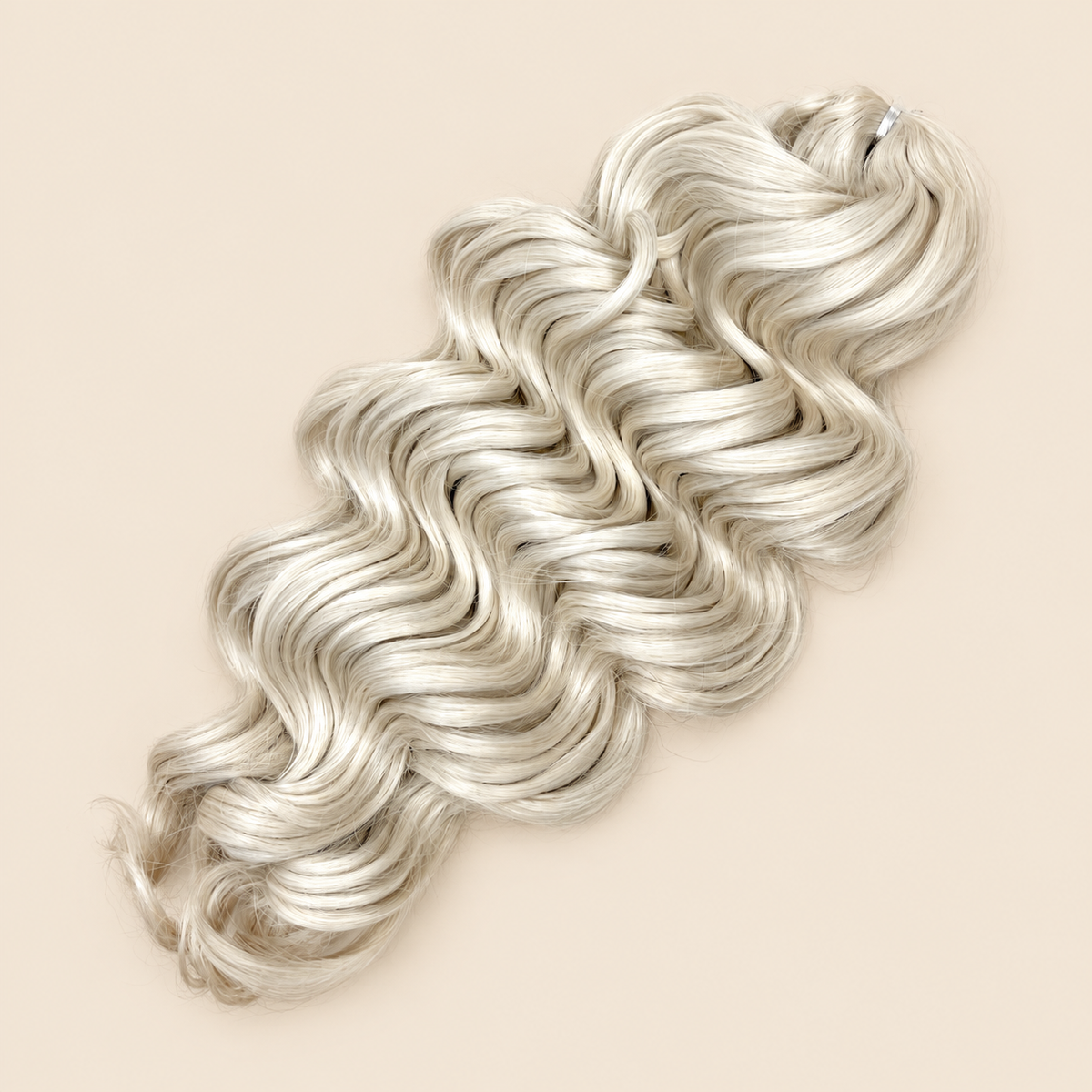 Manasi golvend invlechthaar 50 cm – 100 gram – 56E op beige achtergrond