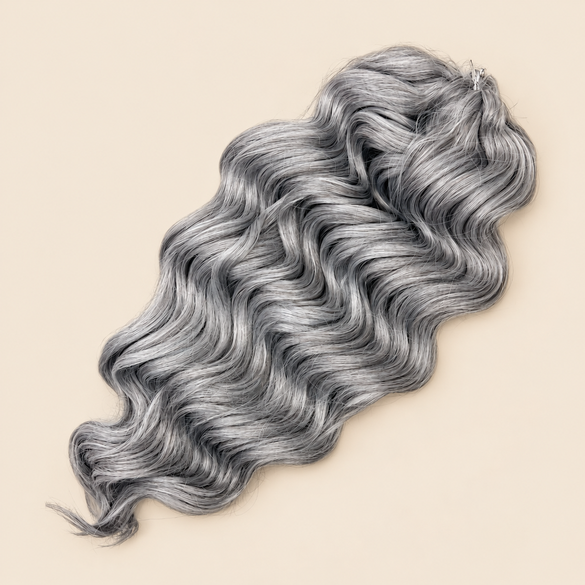 Manasi golvend invlechthaar 50 cm – 300 gram – Grey27 op beige achtergrond