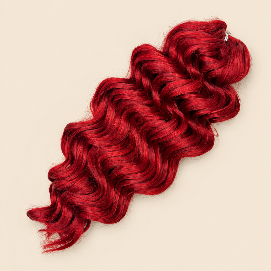 Manasi golvend invlechthaar 50 cm – 100 gram – Ired30 op beige achtergrond