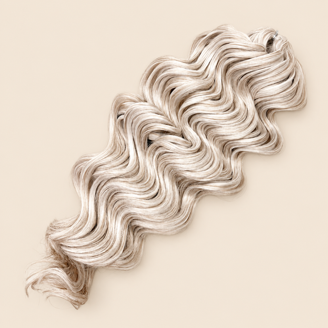Manasi golvend invlechthaar 50 cm – 300 gram – LGL5 op beige achtergrond