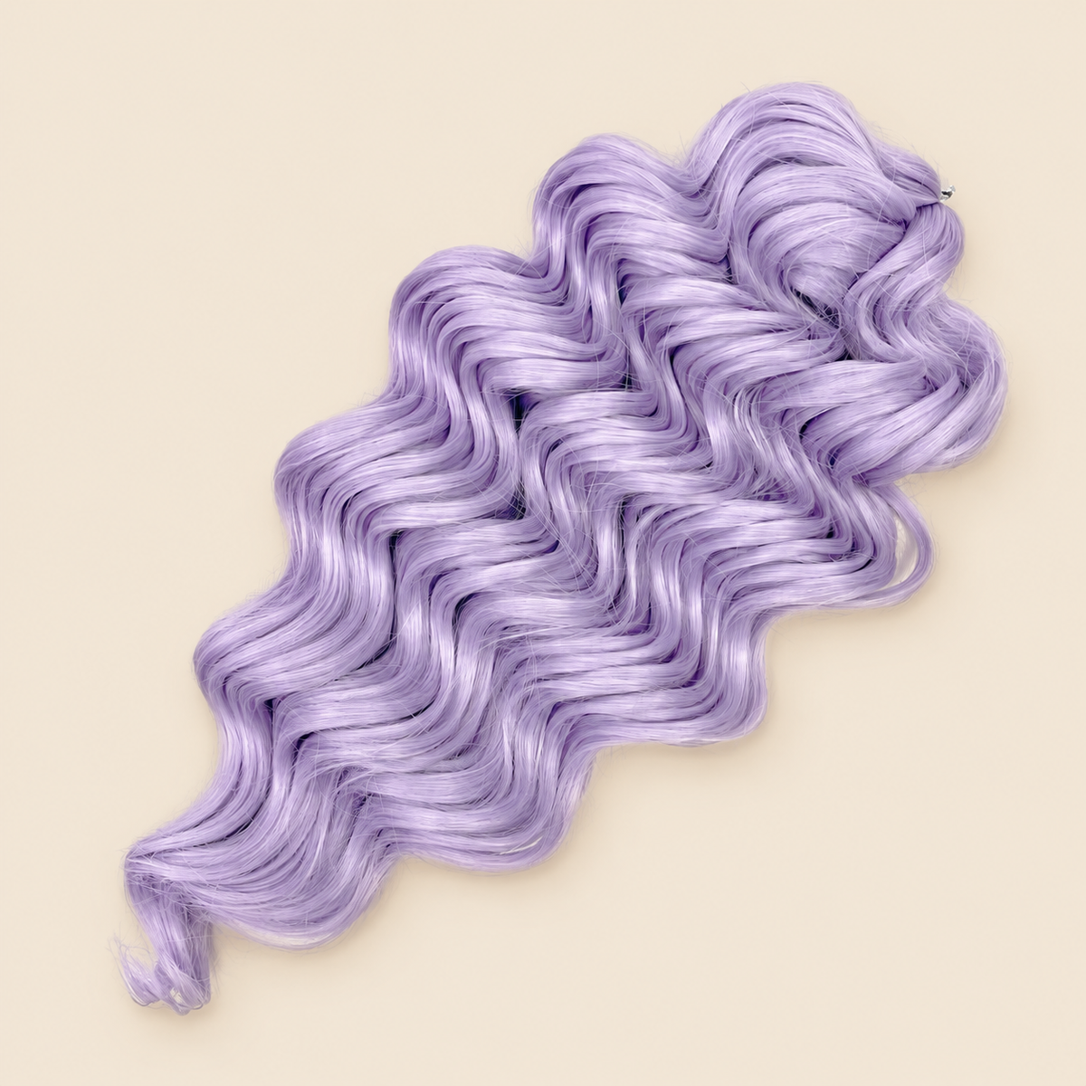 Manasi golvend invlechthaar 50 cm – 100 gram – LPurple1 op beige achtergrond