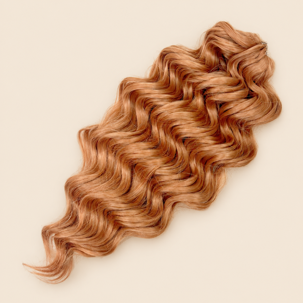Manasi golvend invlechthaar 50 cm – 300 gram – Orange10 op beige achtergrond