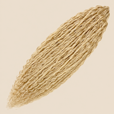 Merida Krullend Invlechthaar 60 cm – Goudblond (613F) – De HaarBoetiek