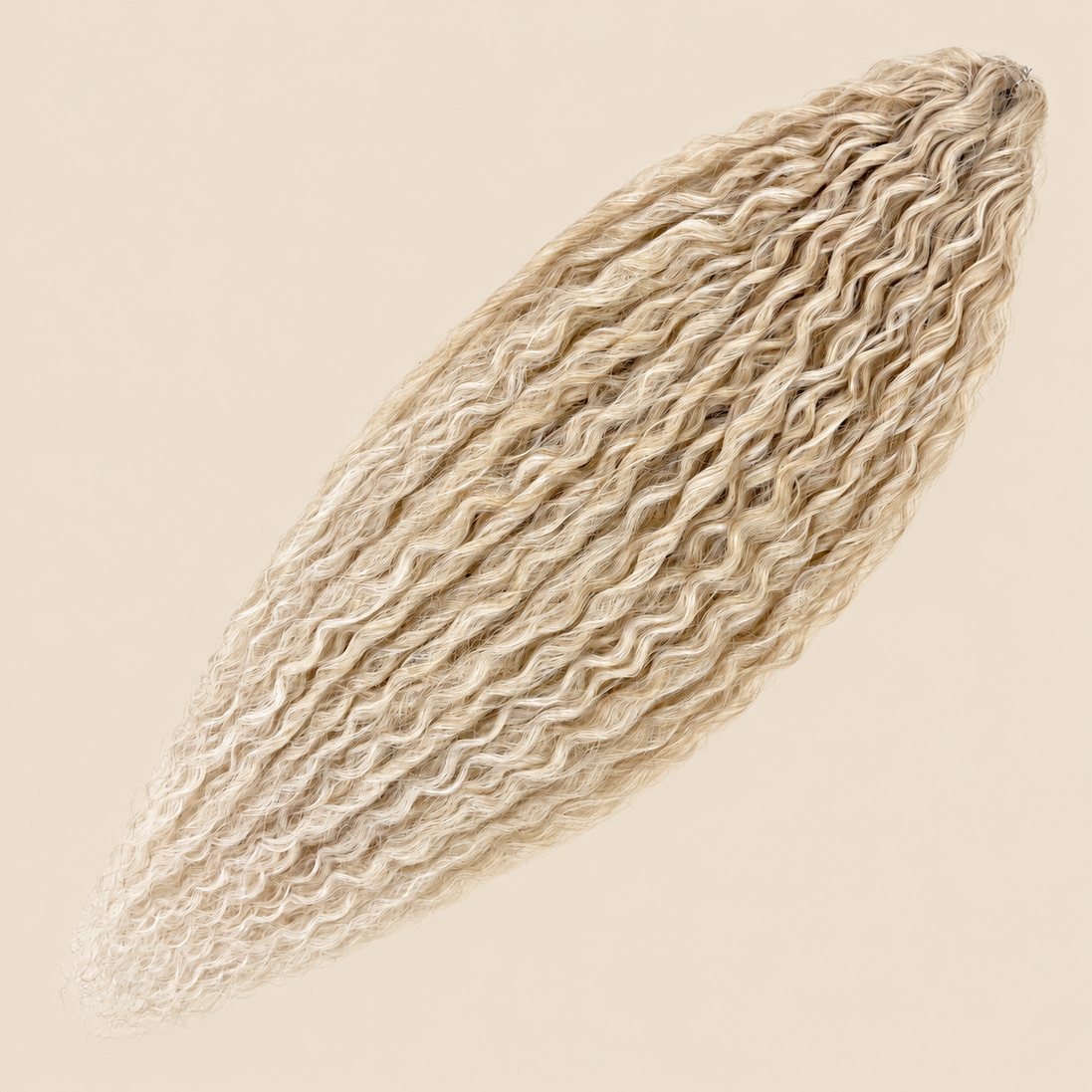 Merida Krullend Invlechthaar 60 cm – Asblond ombré (T16A/56C) – De HaarBoetiek