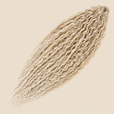 Merida Krullend Invlechthaar 60 cm – Asblond ombré (T16A/56C) – De HaarBoetiek