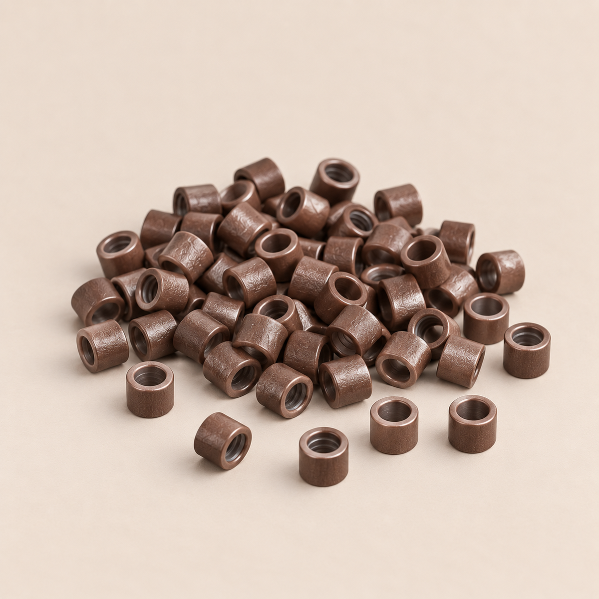 Micro-ringen 4,5 mm aluminium met antislipgroeven – middenbruin – 100 stuks – De HaarBoetiek