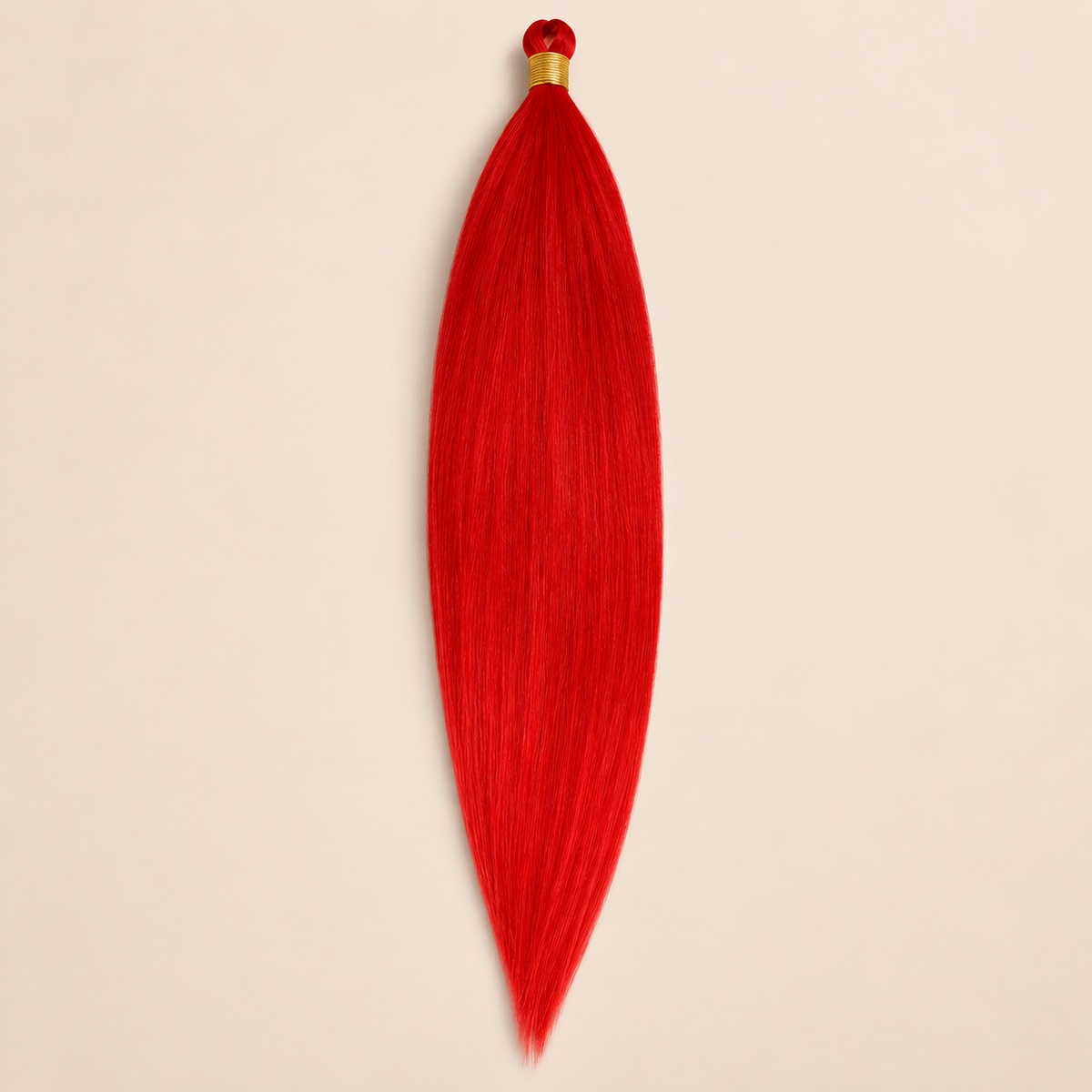Mono Braid vlechthaar in rood, 60 cm en 80 gram, op beige achtergrond