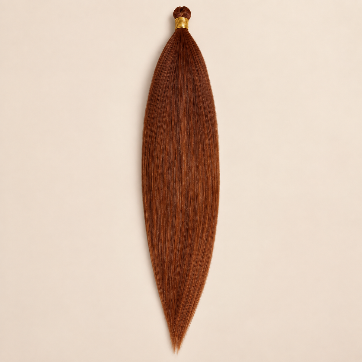 Mono Braid ombre vlechthaar van warmbruin naar goudblond OTC14, 75 cm en 80 gram, op beige achtergrond