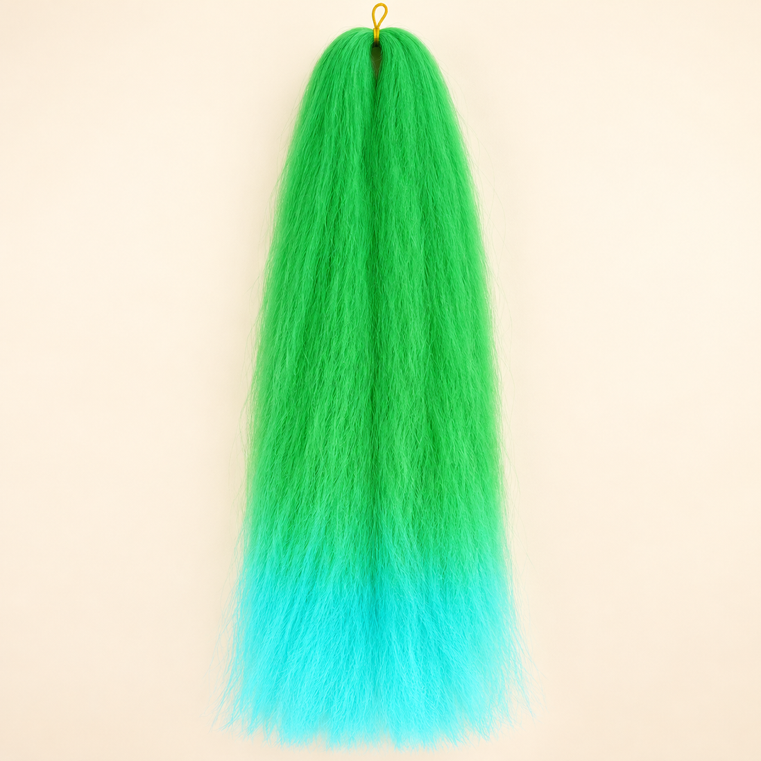 Ombre Jumbo Braid EVE 60 cm – OM/GreenSkyblue groen-hemelsblauw op beige achtergrond